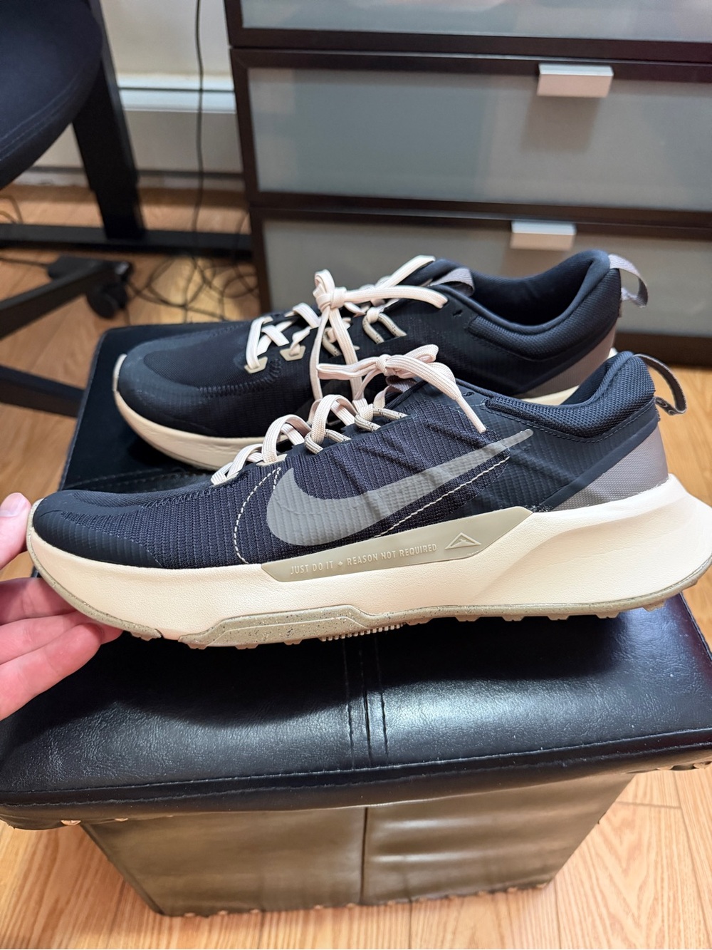 Nike Trail Men's Black and Cream Athletic Sneakers